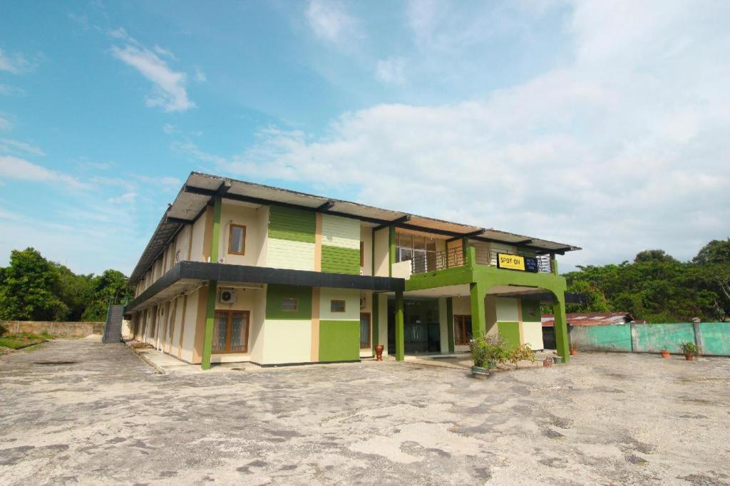 สปอต ออน 2809 โฮเต็ล ยัสมิน Hotel Siak Sri Indrapura ภายนอก รูปภาพ